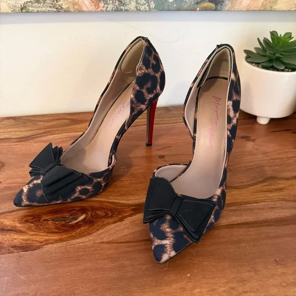 Betsey Johnson Leopard Print Pumps with Red Stiletto Heel - Picture 7 of 8